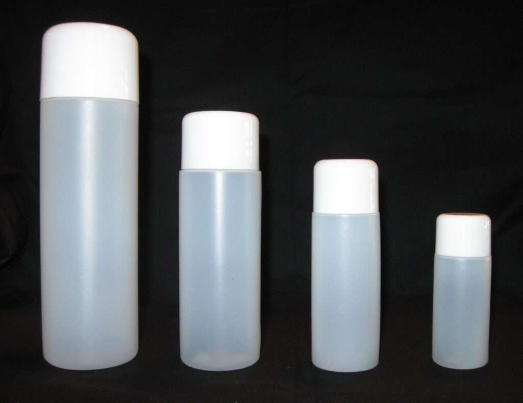 Plastic bottles with symmetric caps